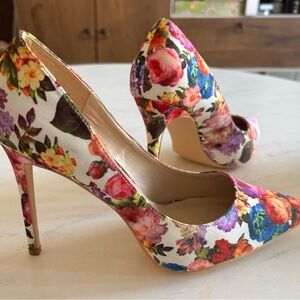 Penny Loves Kenny Floral Pointed-Toe Stiletto Pumps in White Multicolor